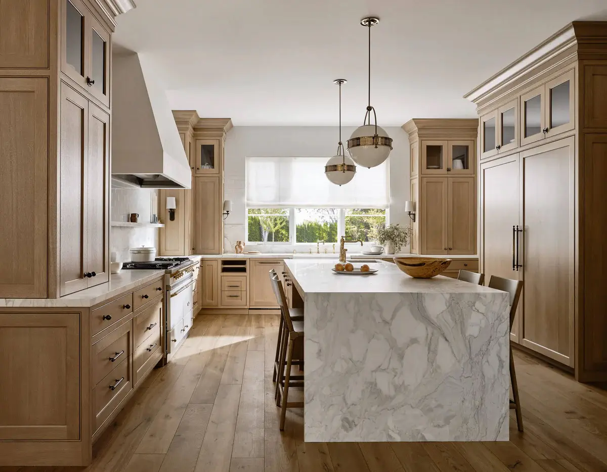 Traditional Pantry Cupboard Oak Solid Wood Kitchen Cabinets